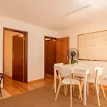 Charming & Peaceful Family Flat アパート