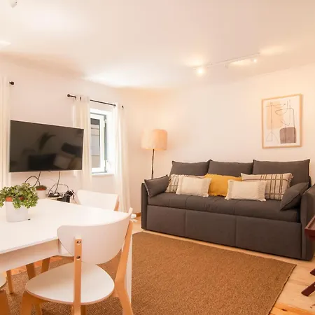 アパート Charming & Peaceful Family Flat リスボン