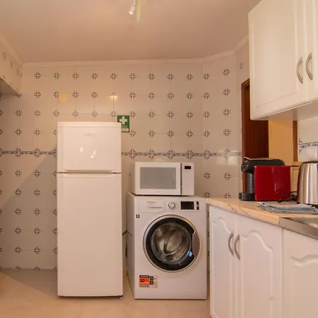 Charming & Peaceful Family Flat Lisbona